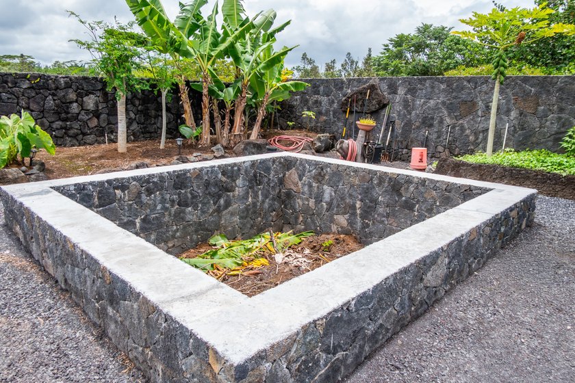 Discover a truly exceptional 1-acre 2020 build estate in Hilo - photo 22