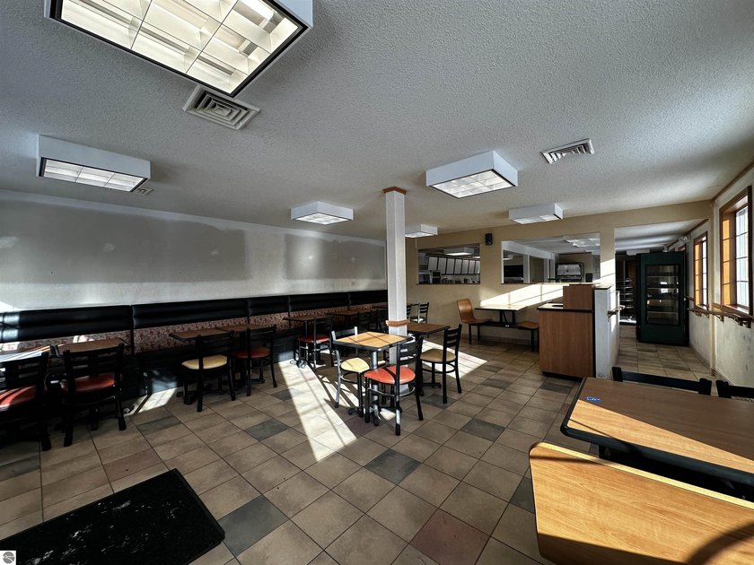 Location - Location! REDUCED!! For SALE - now $245,000 or for - photo 22