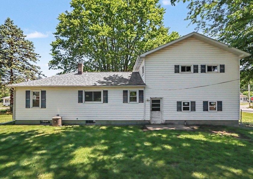 Welcome to this spacious 4-bedroom home, perfectly situated on a - photo 25