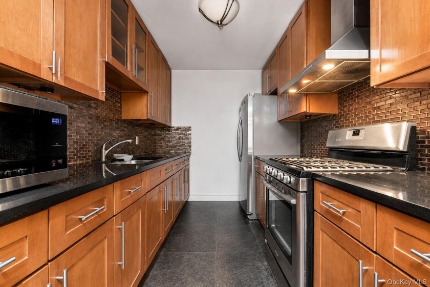 Top-Floor 4-Bedroom Condo in the Heart of the Lower East Side - photo 5