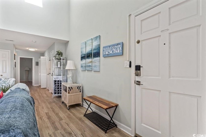 This freshly painted furnished 2-bedroom, 2-bathroom condo with - photo 5