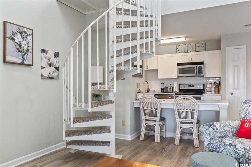 This freshly painted furnished 2-bedroom, 2-bathroom condo with - photo 8