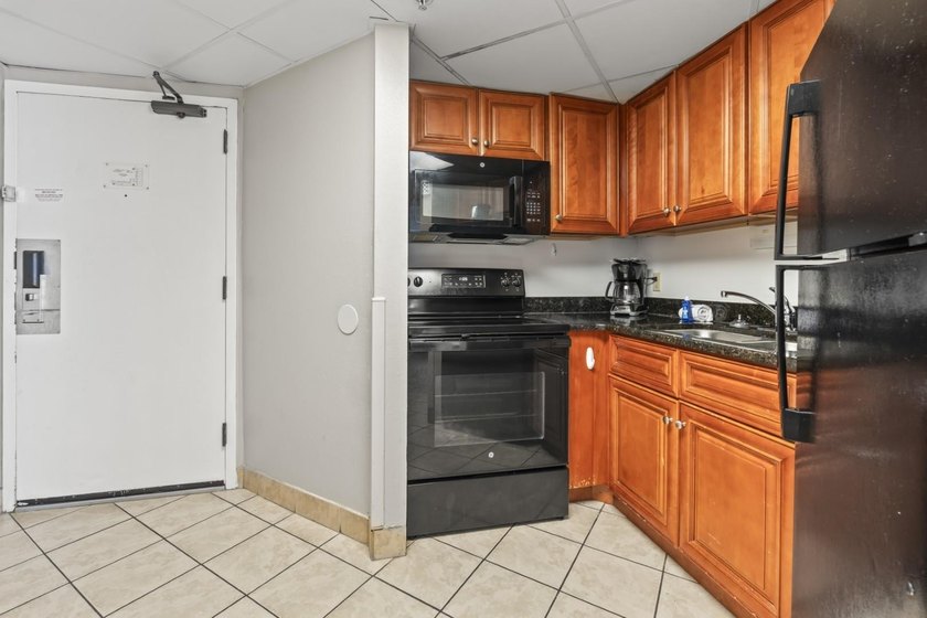 BACK ON THE MARKET. GIGANTIC PRICE REDUCTION for this style of a - photo 3