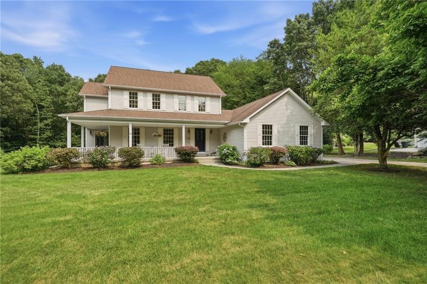 Welcome to 136 Holly Hills Lane, a beautifully maintained - photo 2