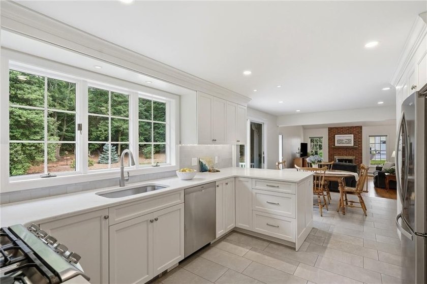 Welcome to 136 Holly Hills Lane, a beautifully maintained - photo 6