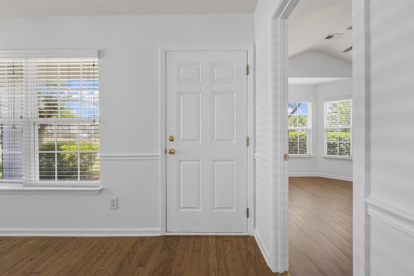 MUST SEE! This beautifully updated, single-level END UNIT - photo 10
