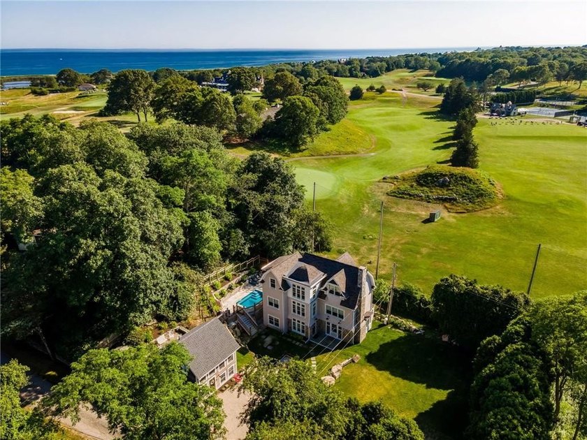 19 East Hills Road presents a rare opportunity to own a - photo 3