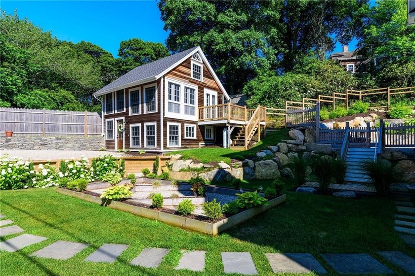 19 East Hills Road presents a rare opportunity to own a - photo 5