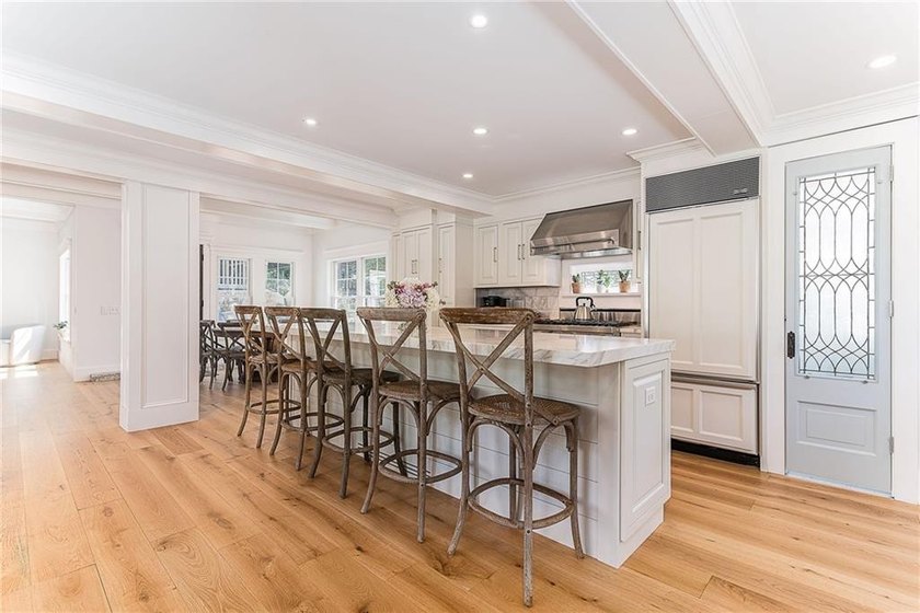 19 East Hills Road presents a rare opportunity to own a - photo 7