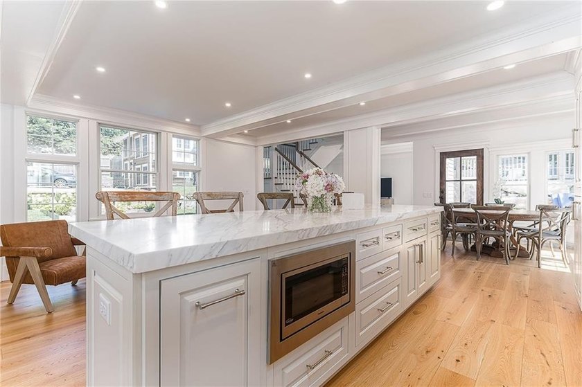 19 East Hills Road presents a rare opportunity to own a - photo 9