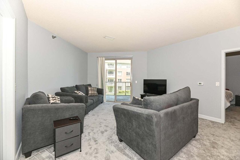 Turnkey 1+ bedroom unit with beautiful Lake Michigan balcony - photo 11