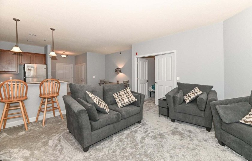Turnkey 1+ bedroom unit with beautiful Lake Michigan balcony - photo 13