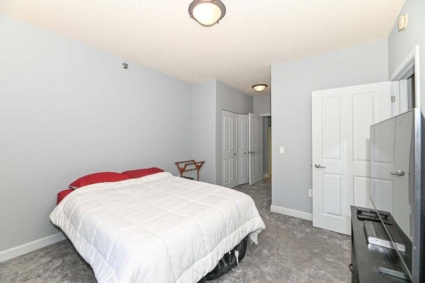 Turnkey 1+ bedroom unit with beautiful Lake Michigan balcony - photo 16