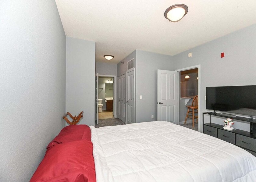 Turnkey 1+ bedroom unit with beautiful Lake Michigan balcony - photo 17