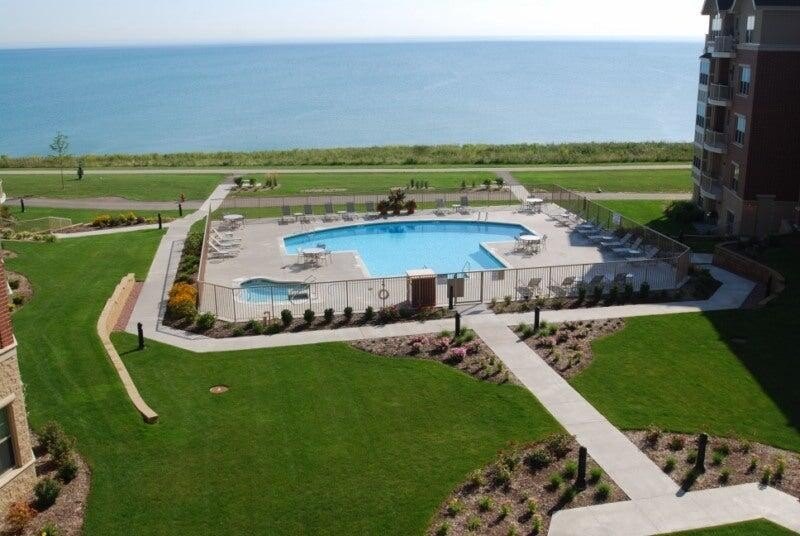 Turnkey 1+ bedroom unit with beautiful Lake Michigan balcony - photo 25