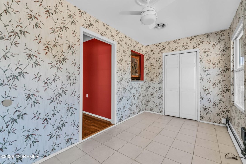 Welcome to 87 Mount Matterhorn Lane in sought-after Holiday City - photo 5