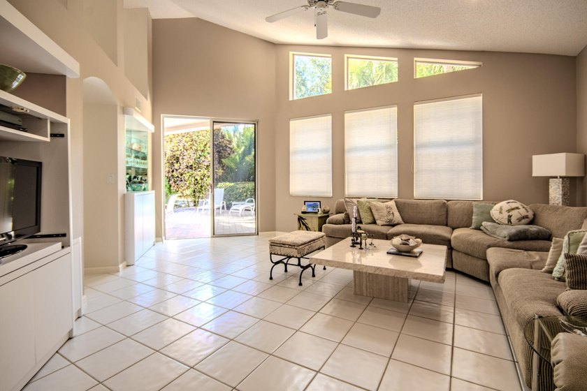 Experience the pinnacle of luxury in this stunning 3 bedroom, 2 - photo 13