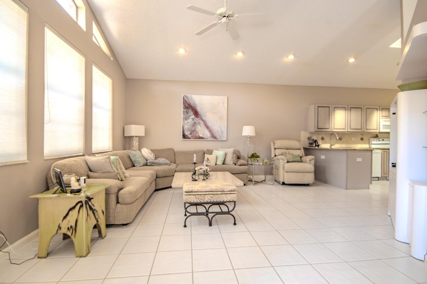 Experience the pinnacle of luxury in this stunning 3 bedroom, 2 - photo 14
