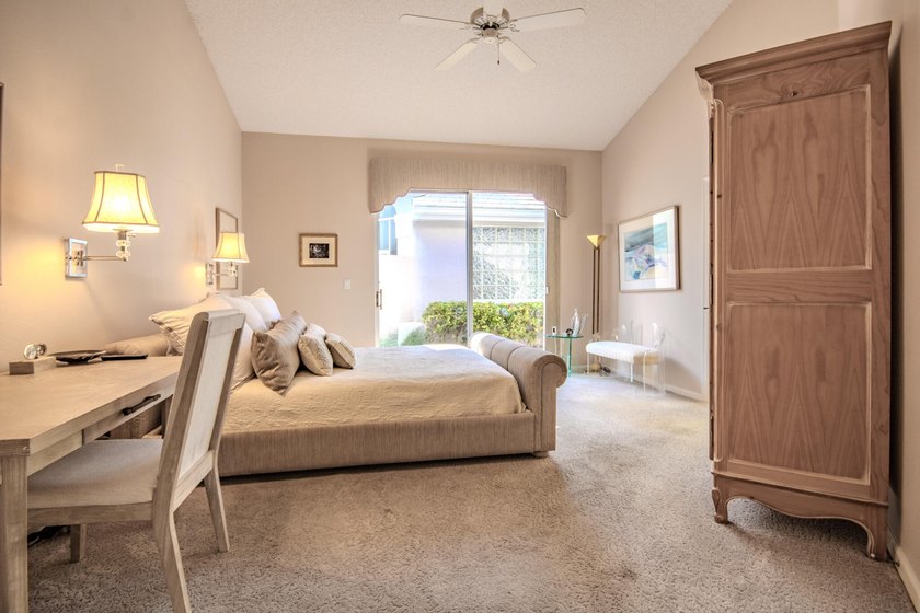 Experience the pinnacle of luxury in this stunning 3 bedroom, 2 - photo 15