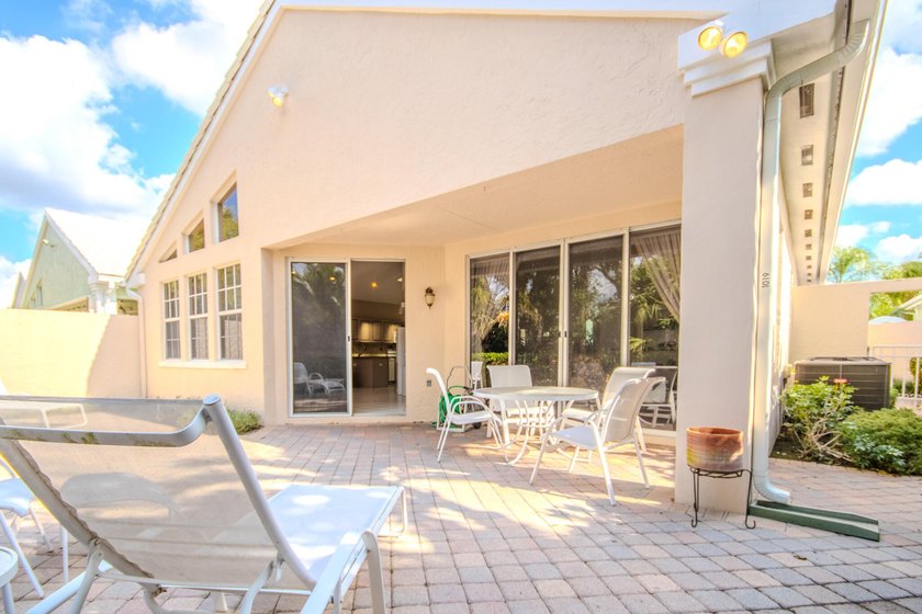 Experience the pinnacle of luxury in this stunning 3 bedroom, 2 - photo 28
