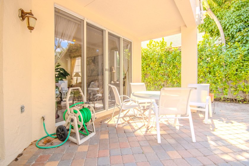 Experience the pinnacle of luxury in this stunning 3 bedroom, 2 - photo 30