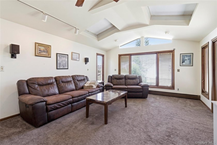 Welcome to this spacious 3-bedroom expanded Cape situated on an - photo 8