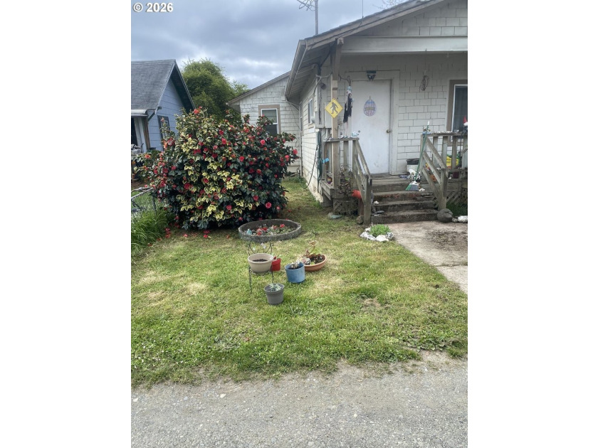 Motivated seller, willing to work with buyers and help with - photo 2