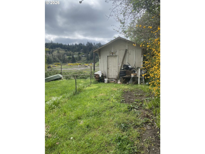 Motivated seller, willing to work with buyers and help with - photo 5