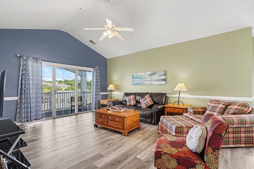 Beautifully furnished top-floor, end-unit 2-bedroom, 2-bath - photo 2