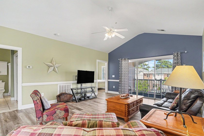 Beautifully furnished top-floor, end-unit 2-bedroom, 2-bath - photo 3