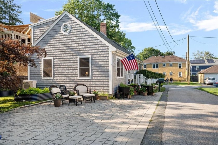 Welcome to this charming move-in ready Cape located in Newport's - photo 3