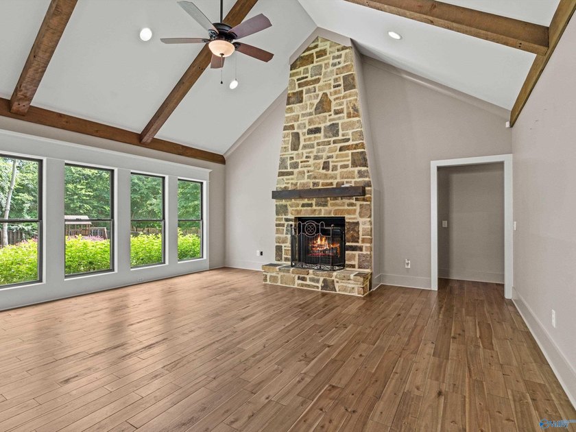 Stunning Sycamore Cove home inside Guntersville city limits - photo 4