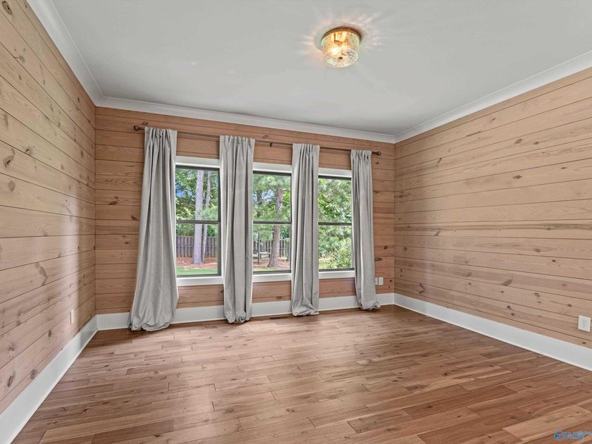 Stunning Sycamore Cove home inside Guntersville city limits - photo 9
