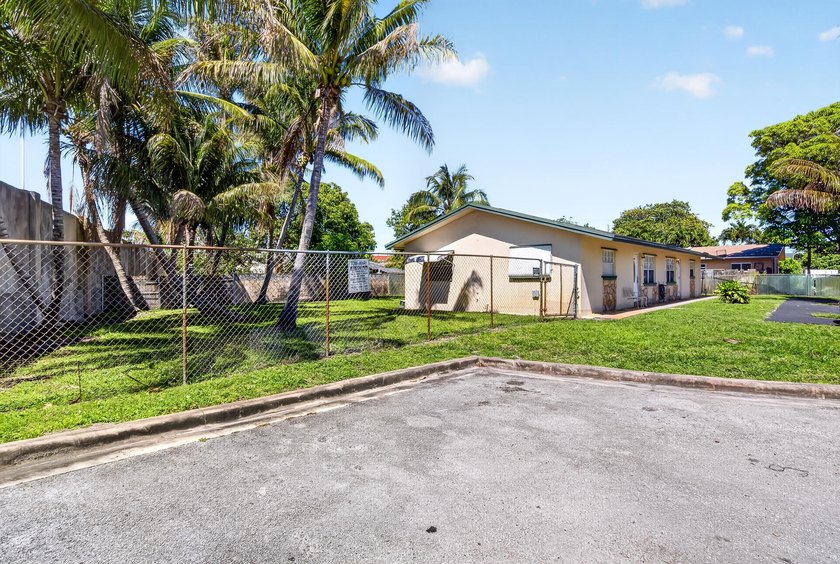 Income-producing duplex in a high-demand Oakland Park location - photo 3
