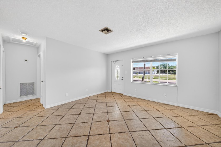 Income-producing duplex in a high-demand Oakland Park location - photo 8