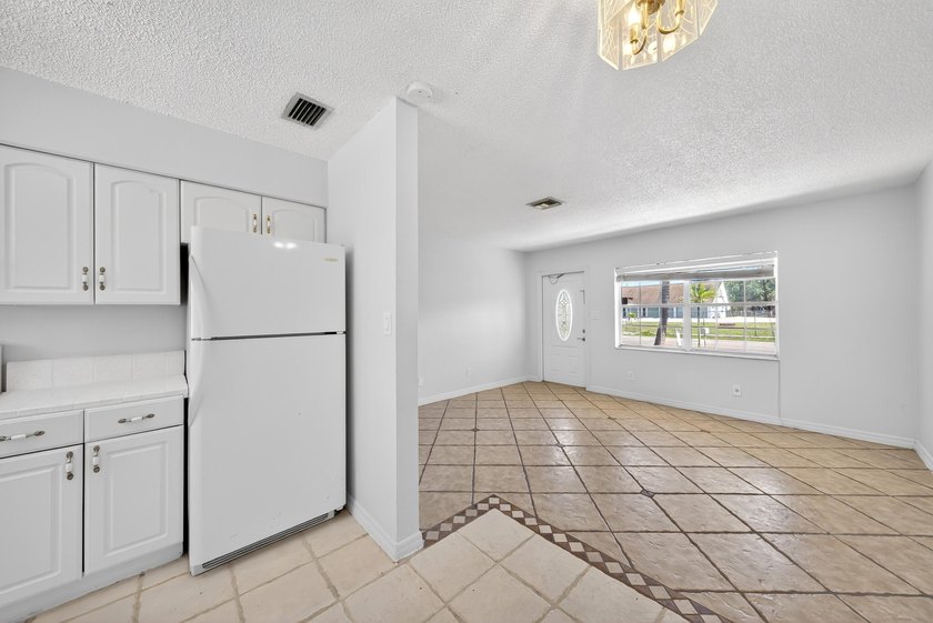 Income-producing duplex in a high-demand Oakland Park location - photo 9