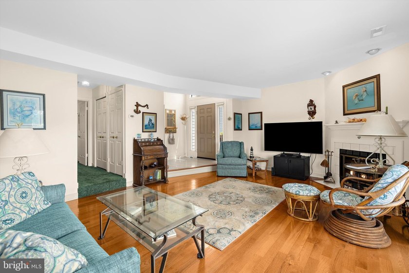 Waterfront Living on Thompson Creek - Rare End-Unit Townhome - photo 8
