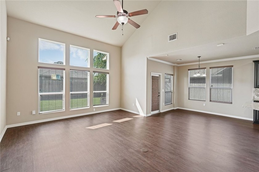 PRICE IMPROVEMENT + $10,000 BUYER CONCESSION. Spacious Southside - photo 11