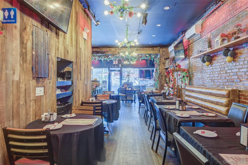 Welcome to Rosa's Steakhouse, a premier, fully functioning - photo 2