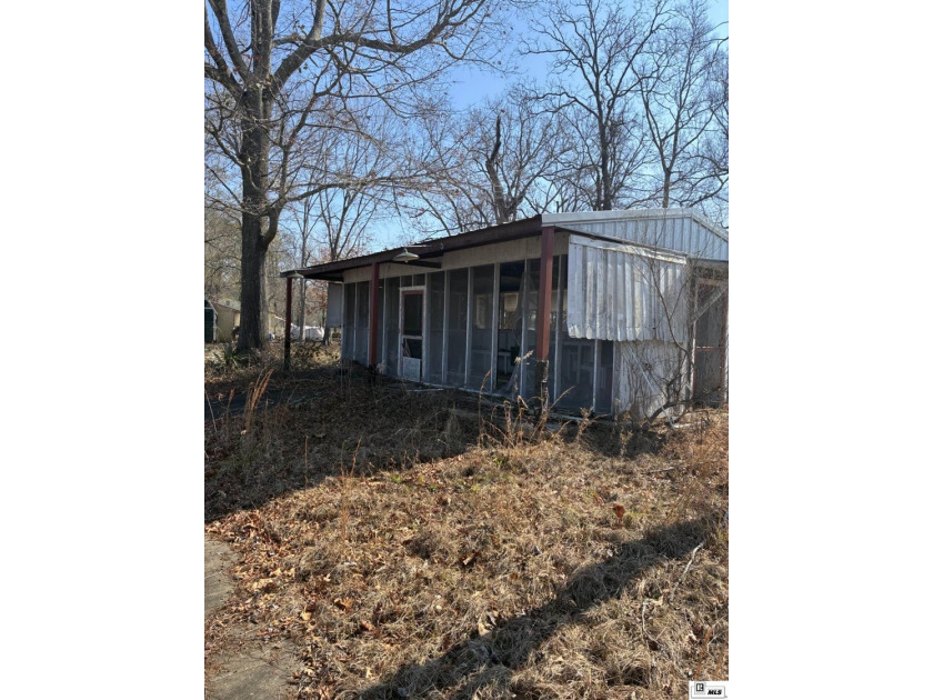 Water frontage lake lot with beautiful views of Lake Louie and - photo 2