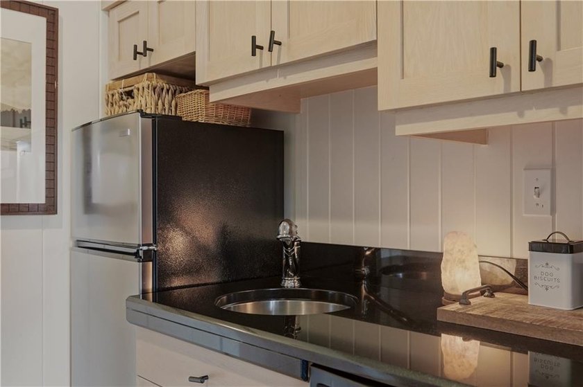 One-of-a-kind pied-a terre overlooking Narragansett Bay and the - photo 7