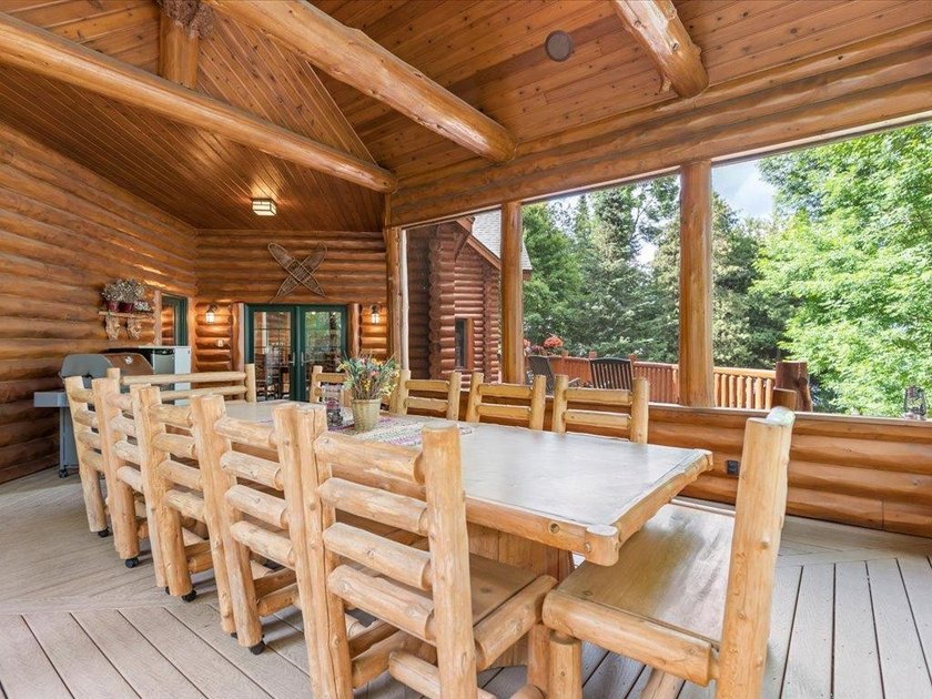 Best of all worlds - Location, Privacy, and Craftsmanship. This - photo 13