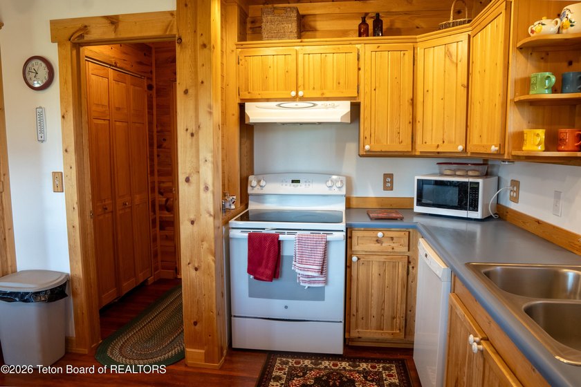 Escape to wide open spaces at 41 Marsh Creek Road in Cora, WY- - photo 16