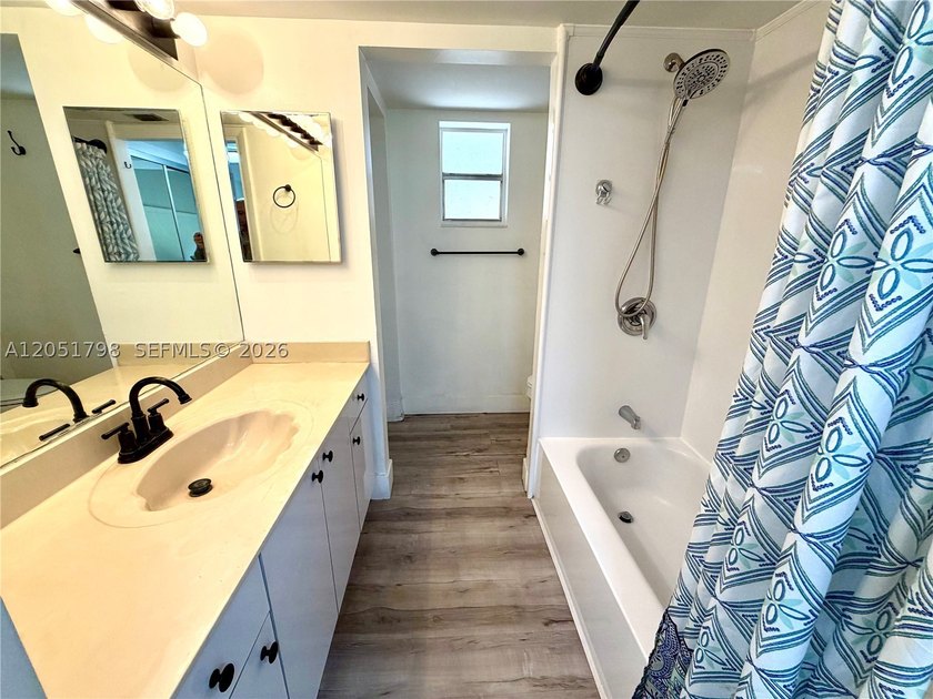 Welcome to this beautifully updated 1-bedroom, 1-bath condo - photo 17