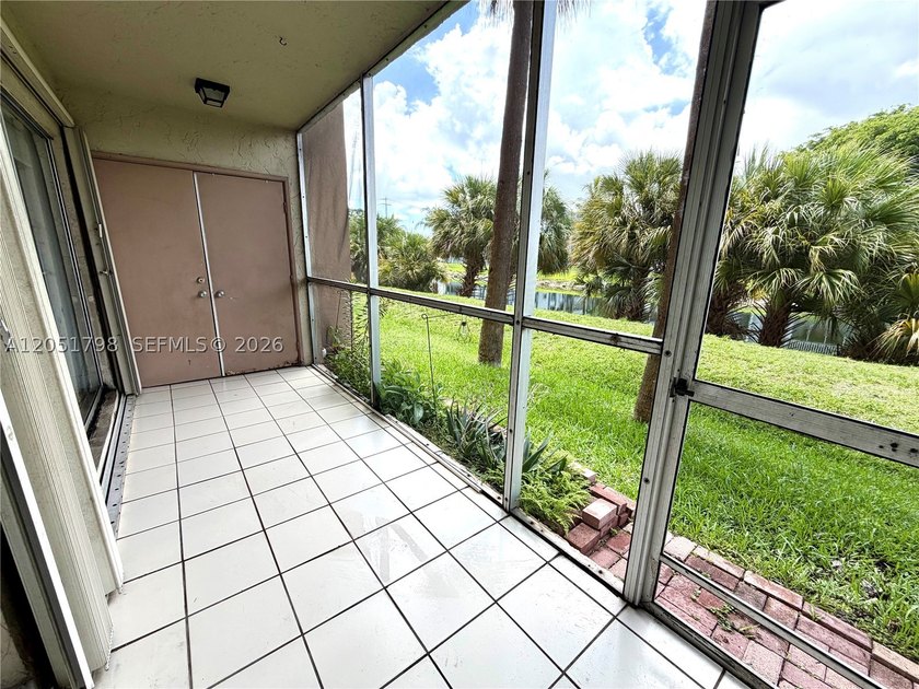 Welcome to this beautifully updated 1-bedroom, 1-bath condo - photo 21