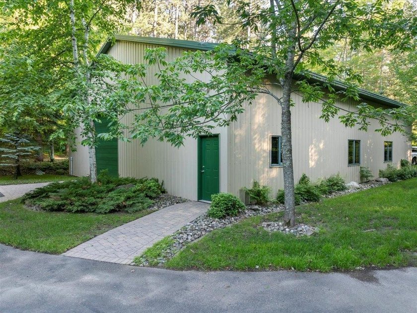 Best of all worlds - Location, Privacy, and Craftsmanship. This - photo 37