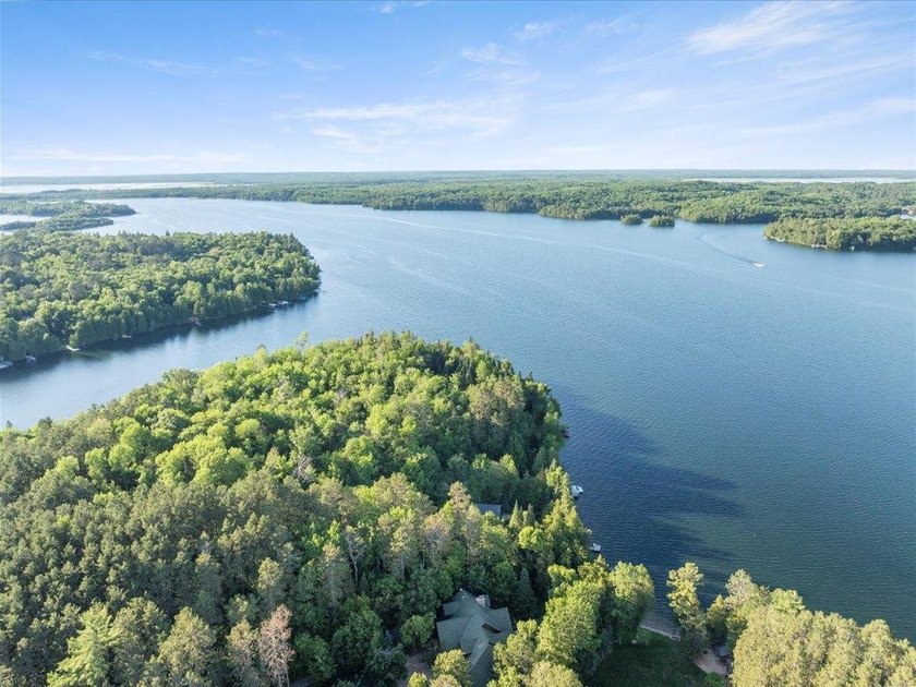 Best of all worlds - Location, Privacy, and Craftsmanship. This - photo 39