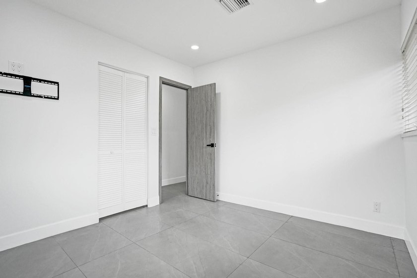 New roof, updated electrical and plumbing, a gourmet kitchen - photo 40