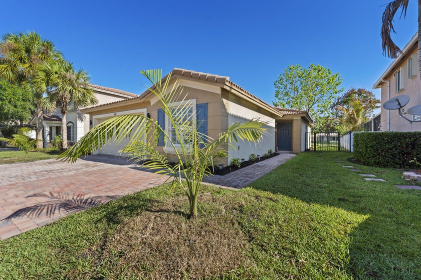 LAKESIDE Living at Its Best! Welcome to this beautifully - photo 3