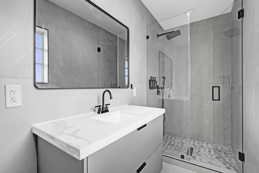 New roof, updated electrical and plumbing, a gourmet kitchen - photo 44
